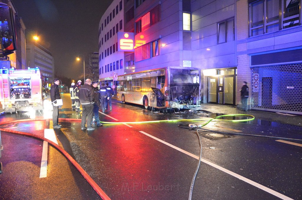 Stadtbus fing Feuer Koeln Muelheim Frankfurterstr Wiener Platz P053.JPG